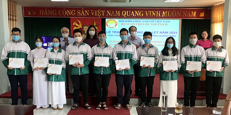 Hội Khuyến học tỉnh phối hợp với các đơn vị trao học bổng cho học sinh, sinh viên ưu tú trên địa bàn tỉnh.