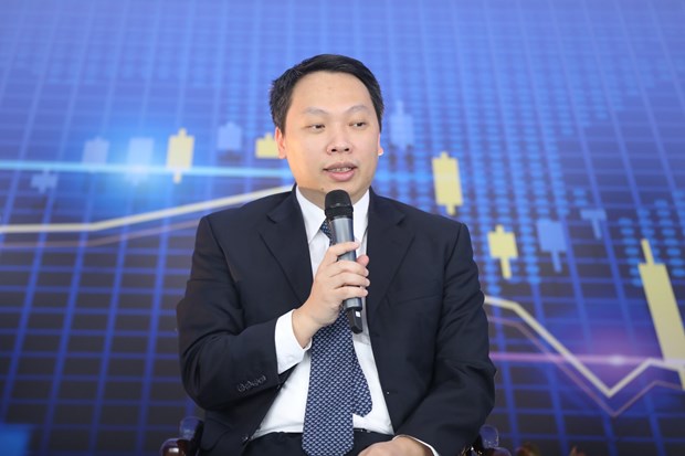  Thứ trưởng Bộ Thông tin và Truyền thông Nguyễn Huy Dũng chia sẻ tại hội thảo. (Ảnh: Minh Quyết/TTXVN)