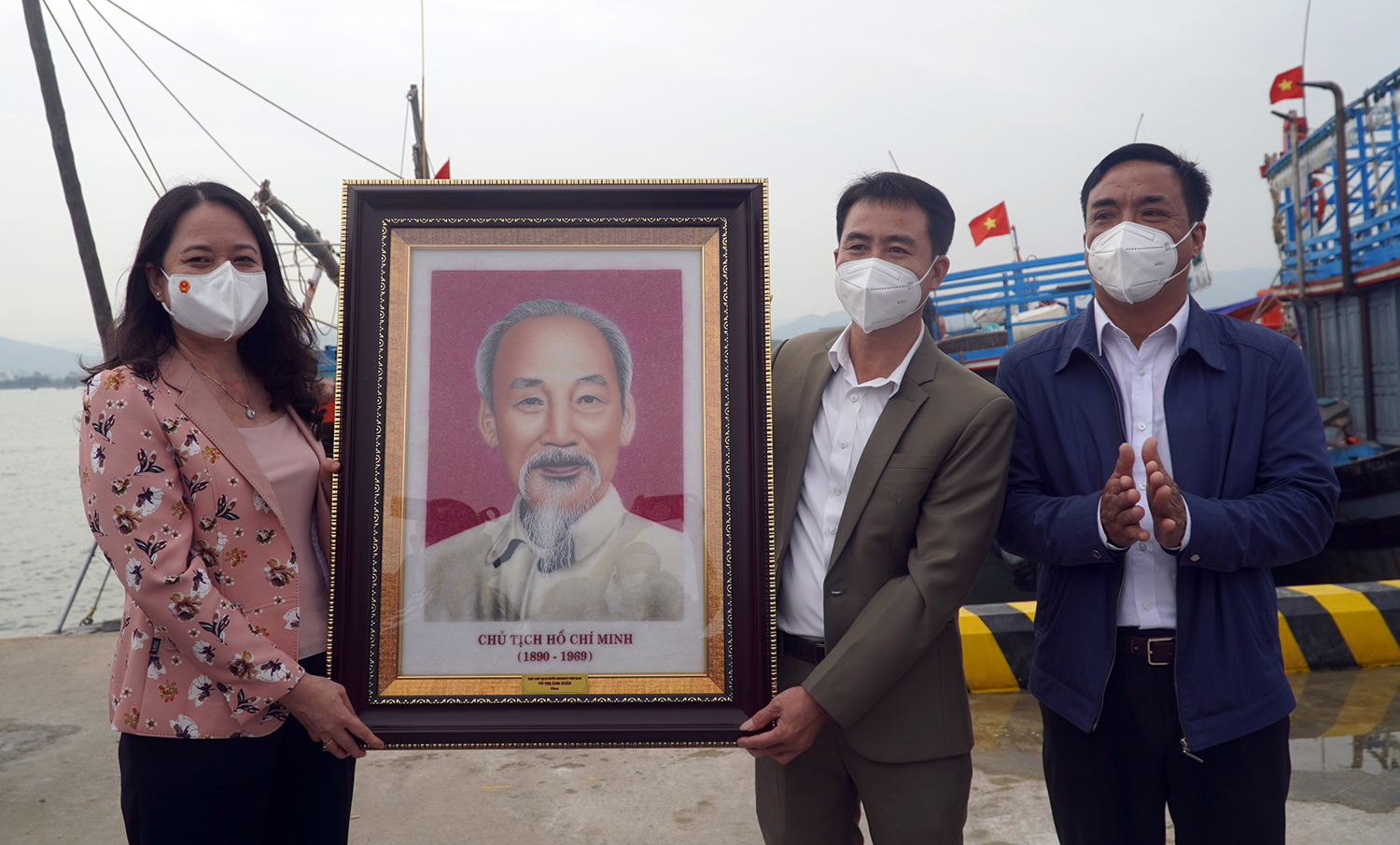 Tặng quà