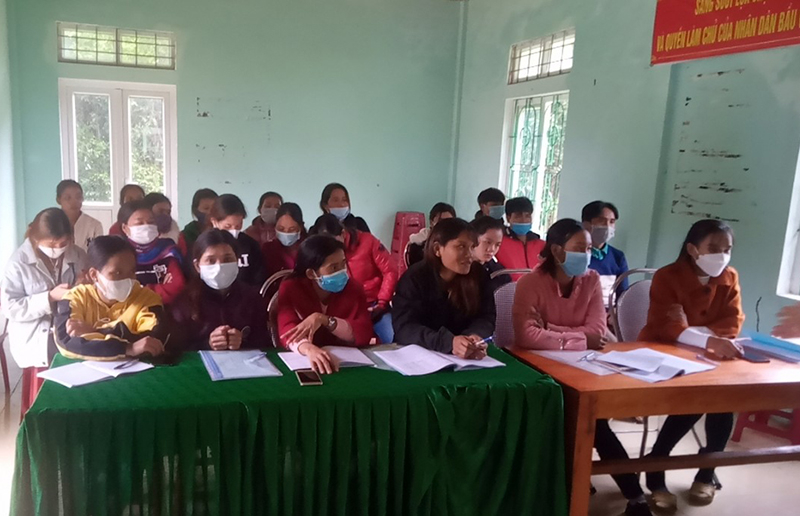 Các học viên tham gia lớp đào tạo nghiệp vụ dịch vụ du lịch cộng đồng tại xã Ngân Thủy.