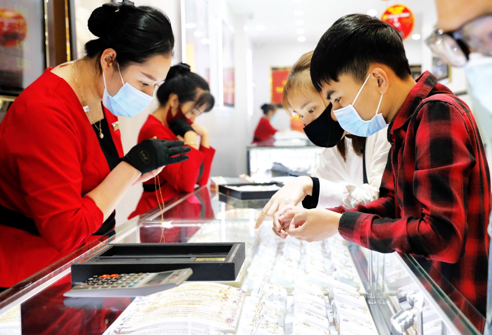 Giá vàng sáng 18-11 tăng 250.000 nghìn đồng/lượng. Ảnh minh họa: Trần Việt/TTXVN