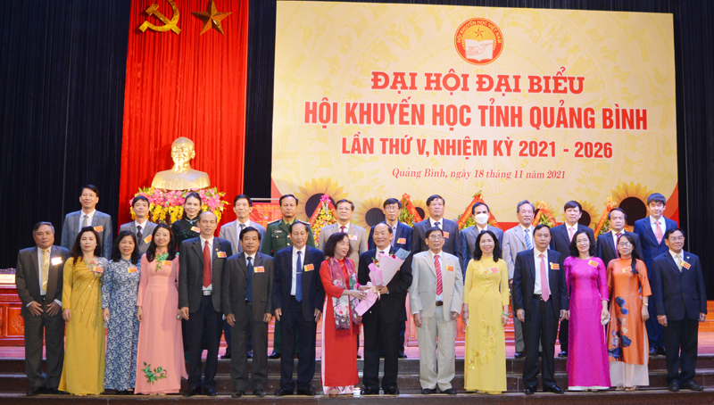 Ban Chấp hành Hội Khuyến học tỉnh khóa V ra mắt nhận nhiệm vụ.
