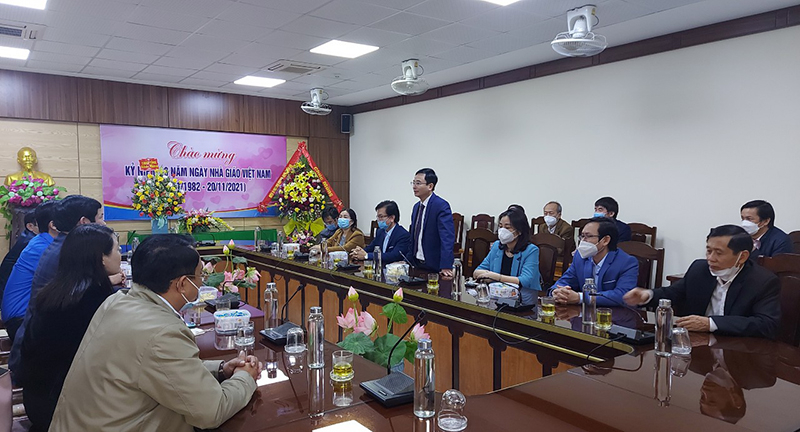 Đại diện lãnh đạo Sở GDĐT phát biểu tiếp thu các ý kiến chỉ đạo của đồng chí Phó Chủ tịch UBND tỉnh