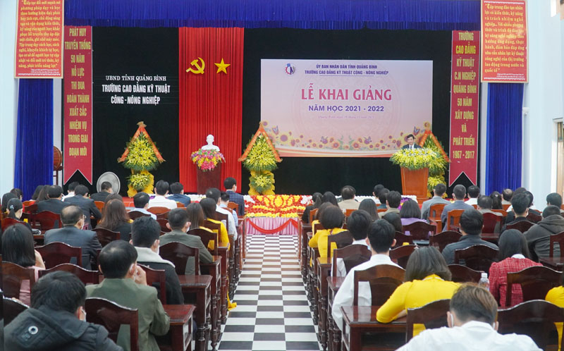 Toàn cảnh lễ khai giảng năm học mới Trường CĐ KTC-NN.