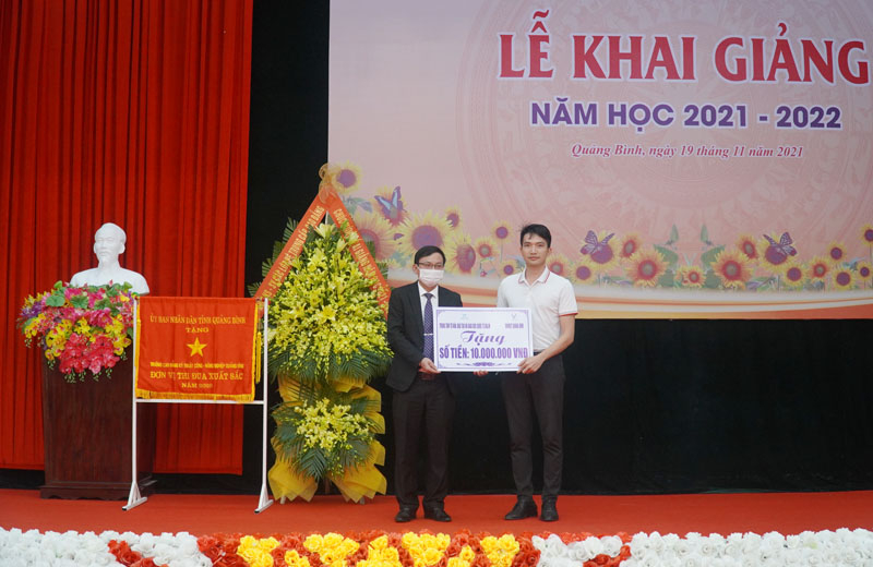 Các doanh nghiệp, nhà hảo tâm ủng hộ quỹ học bổng cho Trường CĐ KTC-NN.
