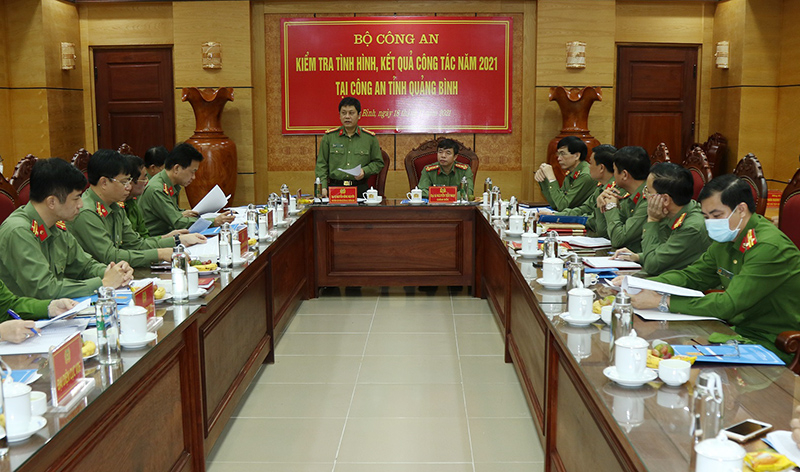  Đoàn công tác Bộ Công an kiểm tra tình hình, kết quả công tác năm 2021 tại Công an tỉnh.