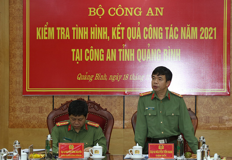 Đại tá Nguyễn Tiến Nam, Giám đốc Công an tỉnh phát biểu tại buổi kiểm tra.