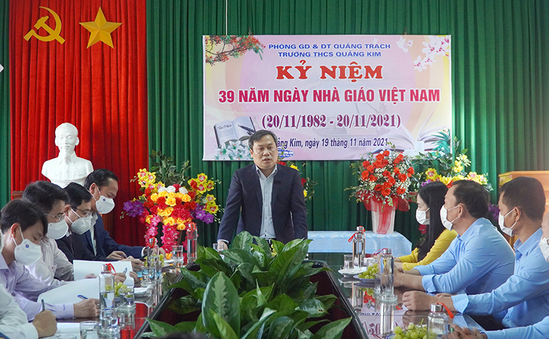Đồng chí Bí thư Tỉnh ủy Vũ Đại Thắng chúc mừng các thầy cô giáo nhân ngày 20-11