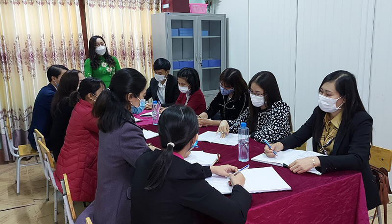 Qua hình thức sinh hoạt tổ chuyên môn, GV được trao đổi, học tập, chia sẻ kinh nghiệm trong giảng dạy