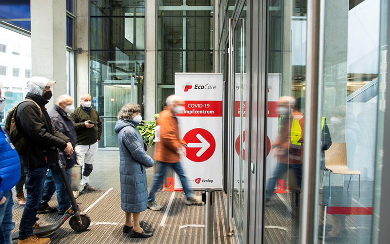  Một điểm tiêm phòng Covid-19 tại Nuremberg, Đức. Ảnh REUTERS