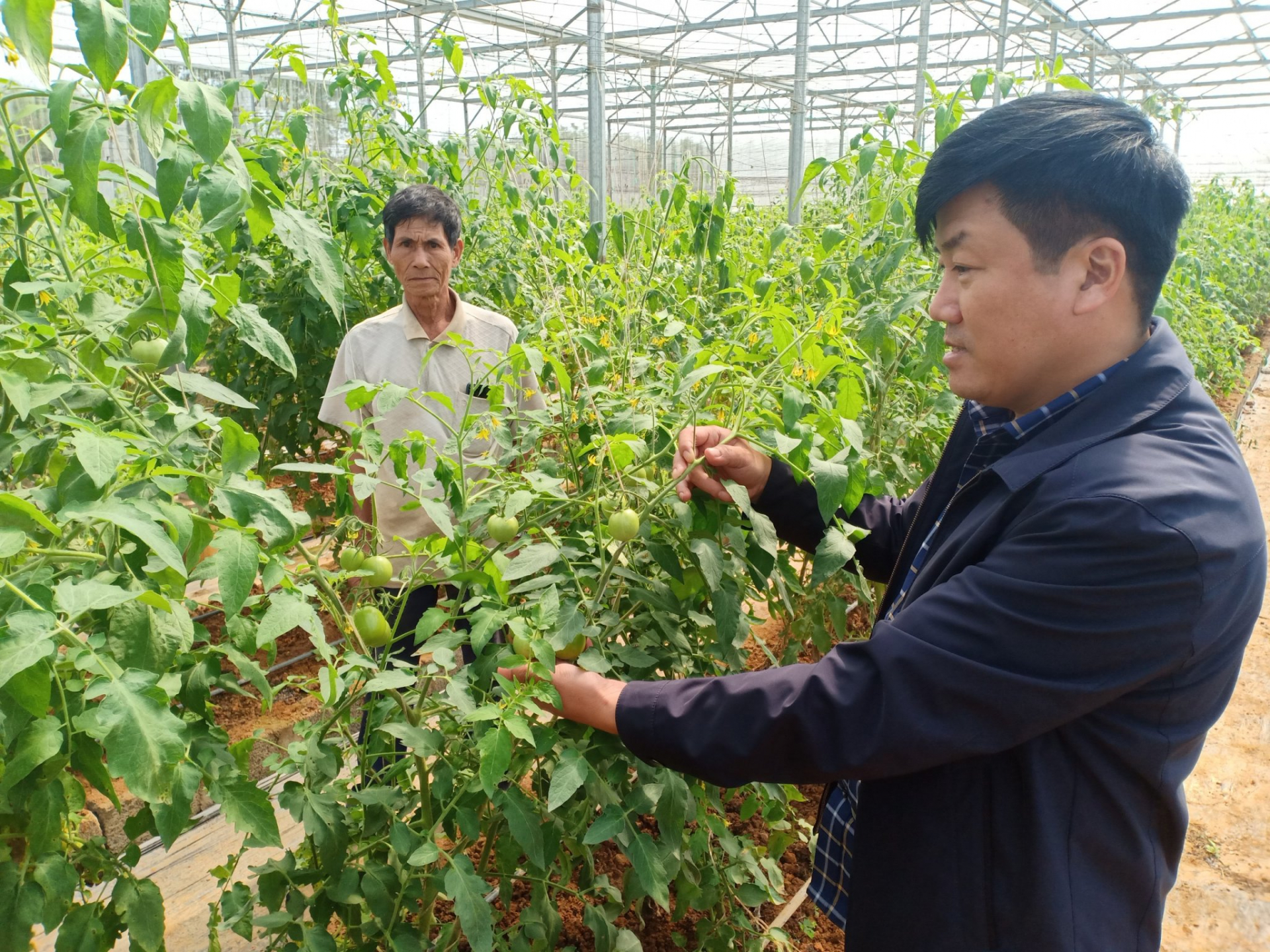 Gần dân, bám cơ sở là một trong những kinh nghiệm để Bí thư Đảng ủy xã Thanh Hóa Phạm Anh Minh nắm bắt kịp thời tình hình địa bàn. 