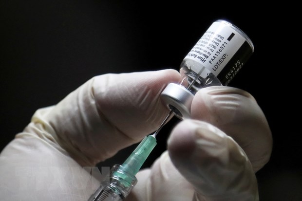 Vaccine phòng COVID-19 của hãng dược Pfizer/BioNTech. (Ảnh: AFP/TTXVN)