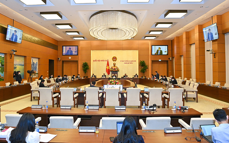  Quang cảnh phiên họp thứ năm của Ủy ban Thường vụ Quốc sáng 23-11.  (Ảnh: Duy Linh) 