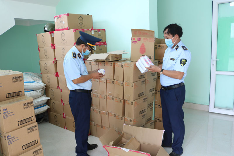  Lực lượng QLTT kiểm tra số hàng hóa vi phạm