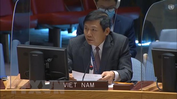 Đại sứ Đặng Đình Quý, Trưởng Phái đoàn đại diện Việt Nam tại LHQ phát biểu trong một phiên họp. (Ảnh: Hữu Thanh/TTXVN)