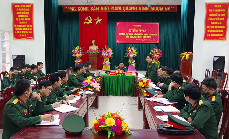 Đoàn công tác quán triệt nội dung kiểm tra.