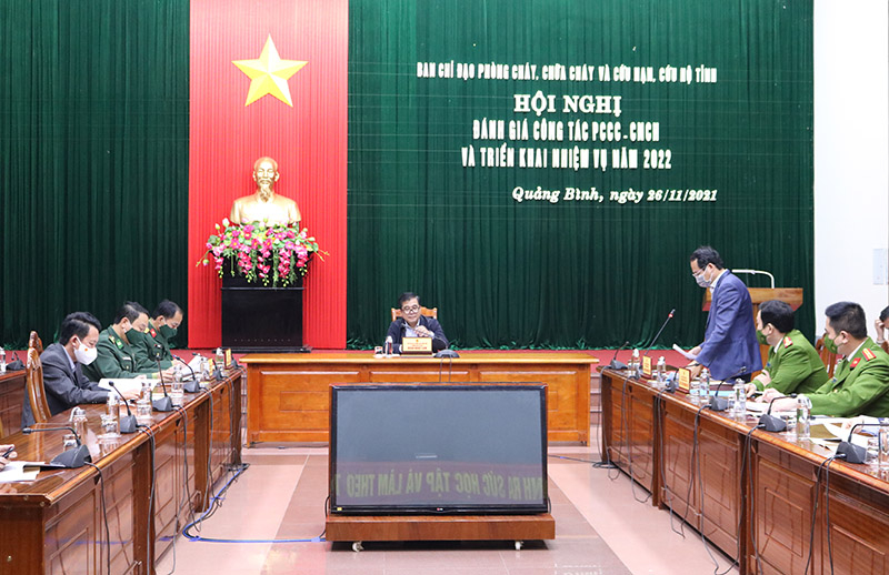 Đồng chí Đoàn Ngọc Lâm, ỦY viên Ban Thường vụ Tỉnh ủy, Phó Chủ tịch Thường trực UBND tỉnh, Trưởng Ban Chỉ đạo  PCCC và CNCH chủ trì hội nghị.