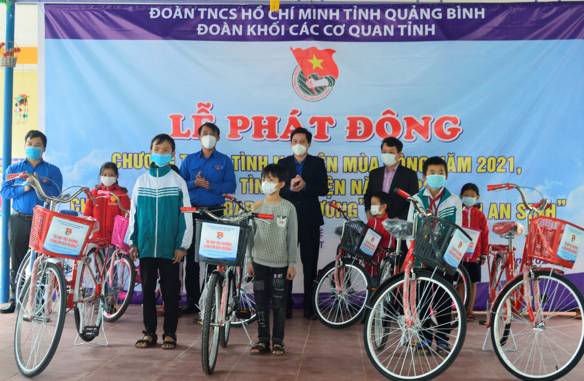 Trao tặng 