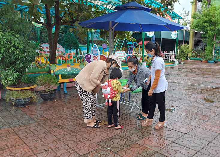 GV  luôn hướng dẫn cho HS thực hiện tốt các biện pháp phòng chống dịch Covid-19
