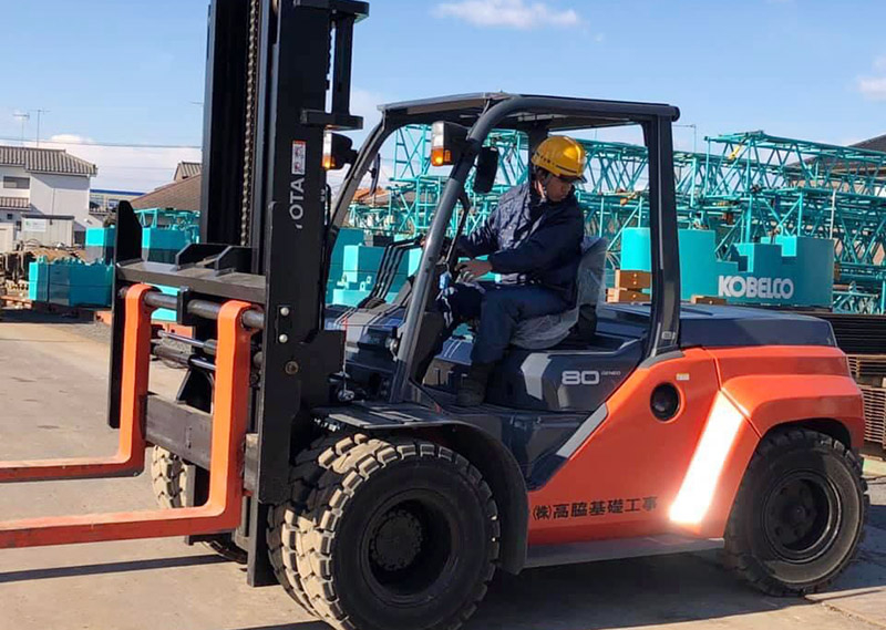 Đinh Minh Huy (thôn Đức Phú 2, xã Đức Hóa) thời điểm lao động tại Nhật Bản.