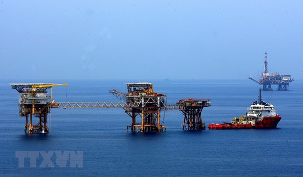 Các giàn khoan khai thác dầu khí của Liên doanh Vietsovpetro tại mỏ Bạch Hổ. (Ảnh: Huy Hùng/TTXVN)