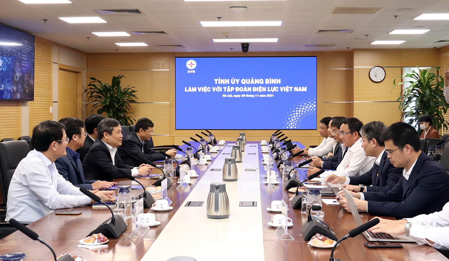 Toàn cảnh buổi làm việc.