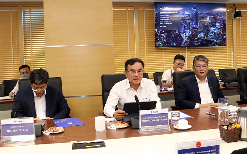 Đồng chí Chủ tịch HĐTV EVN Dương Quang Thành và lãnh đạo Tập đoàn EVN.