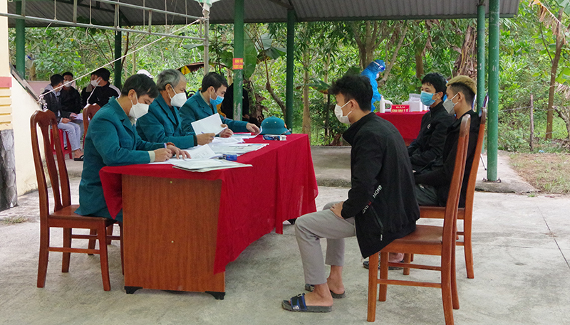 Sơ tuyển NVQS ở xã Tiến Hóa (Tuyên Hóa).