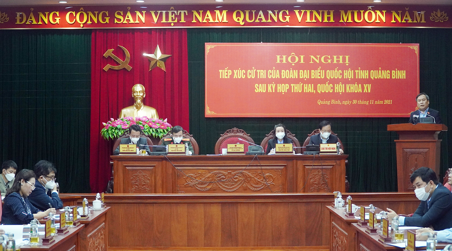Đoàn ĐBQH tỉnh tiếp xúc cử tri tại điểm cầu Tỉnh ủy