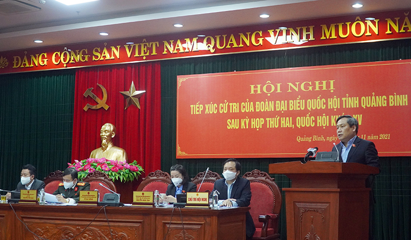 Trưởng đoàn ĐBQH Vũ Đại Thắng tiếp thu, trao đổi về các kiến nghị của cử tri.