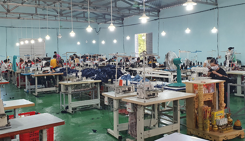  Nghề may hứa hẹn giải quyết việc làm cho nhiều lao động tại huyện Lệ Thủy.