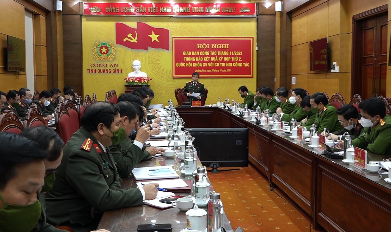 Giao ban công tác tháng 11-2021 và thông báo kết quả kỳ họp thứ 2, Quốc hội khóa XV với cử tri nơi công tác.