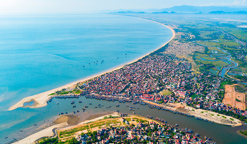Làng biển Cảnh Dương. Ảnh: Phạm Văn Thức