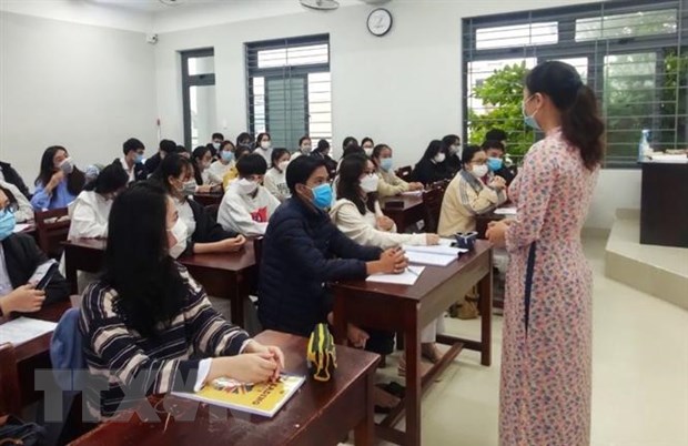 Giáo viên trường trung học phổ thông Hoàng Hoa Thám, Đà Nẵng. (Ảnh: Văn Dũng/TTXVN)