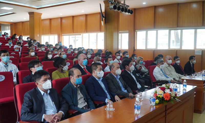 Các đại biểu tham dự Lễ công bố Quyết định tiếp nhận và bổ nhiệm Giám đốc Bệnh viện Hữu nghị Việt Nam - Cu Ba Đồng Hới. 
