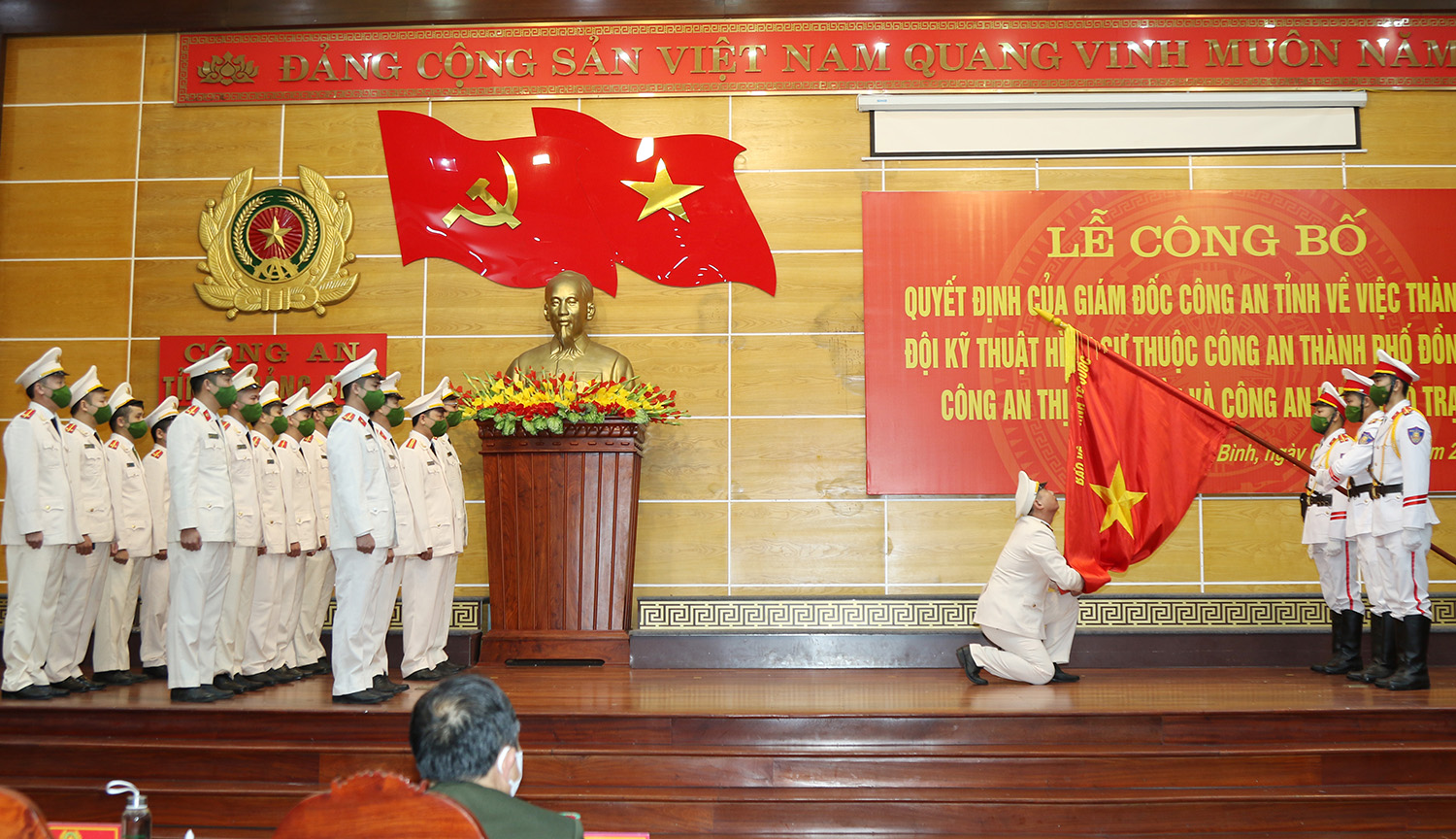 Cán bộ, chiến sĩ các Đội Kỹ thuật hình sự làm lễ tuyên thệ