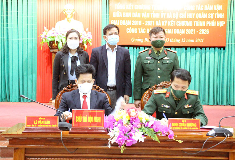 Lễ ký kết chương trình phối hợp công tác dân vận giai đoạn 2021-2026 giữa Ban Dân vận Tnhr ủy với Bộ CHQS tỉnh