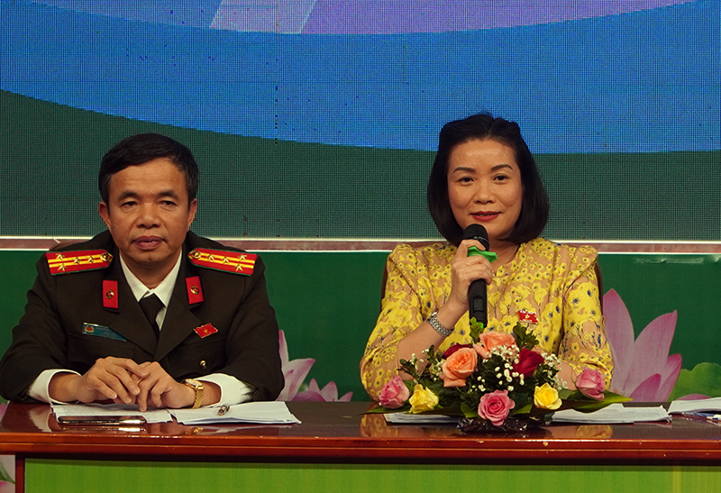 Phó trưởng đoàn ĐBQH Nguyễn Minh Tâm chủ trì chương trình đối thoại.