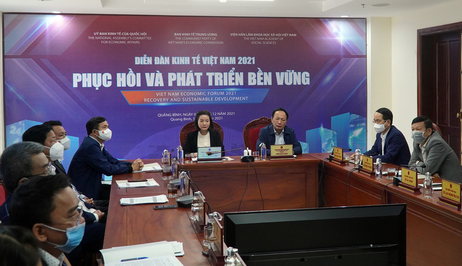 Toàn cảnh diễn đàn tại điểm cầu Quảng Bình.