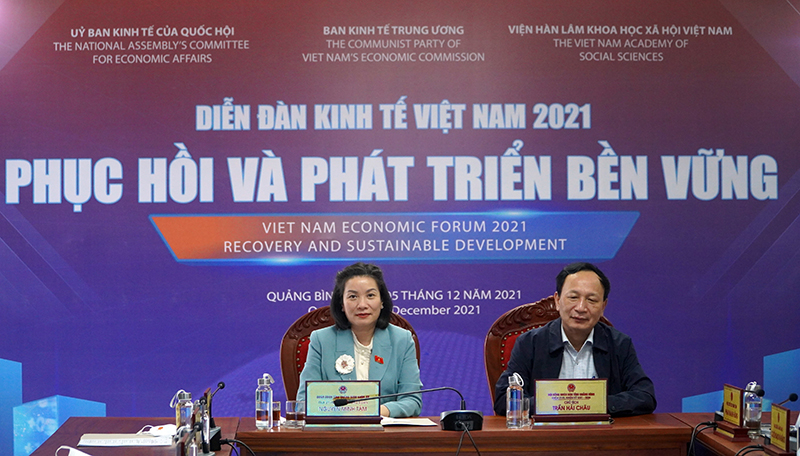 Đồng chí Phó Bí thư Thường trực Tỉnh ủy Trần Hải Châu và Phó trưởng Đoàn ĐBQH Nguyễn Minh Tâm chủ trì tại điểm cầu Quảng Bình.
