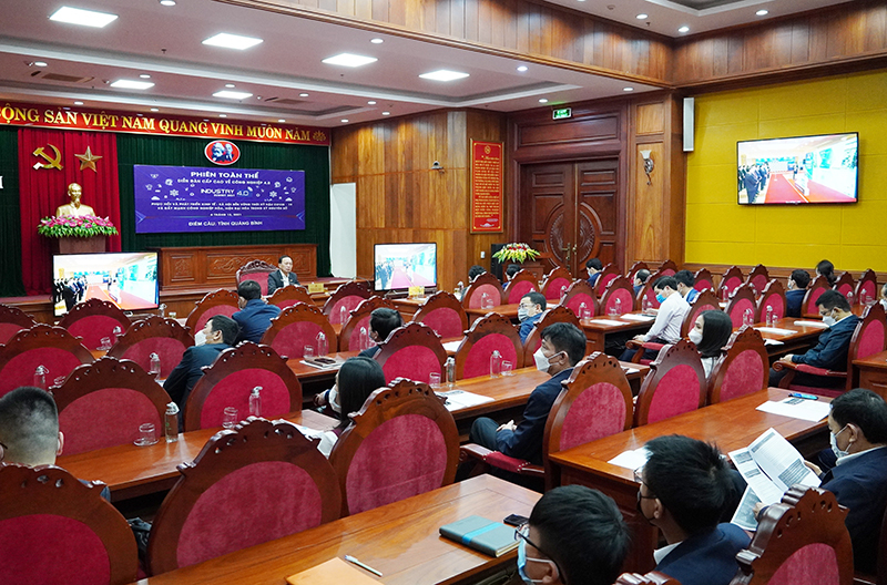 Các đại biểu tham gia diễn đàn tại điểm cầu Quảng Bình.