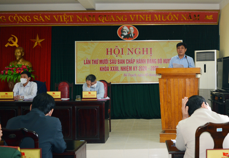 Bí thư Huyện ủy Lê Công Toán kết luận hội nghị. 