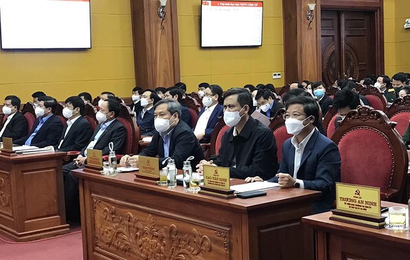 Các đồng chí lãnh đạo tỉnh dự hội nghị.