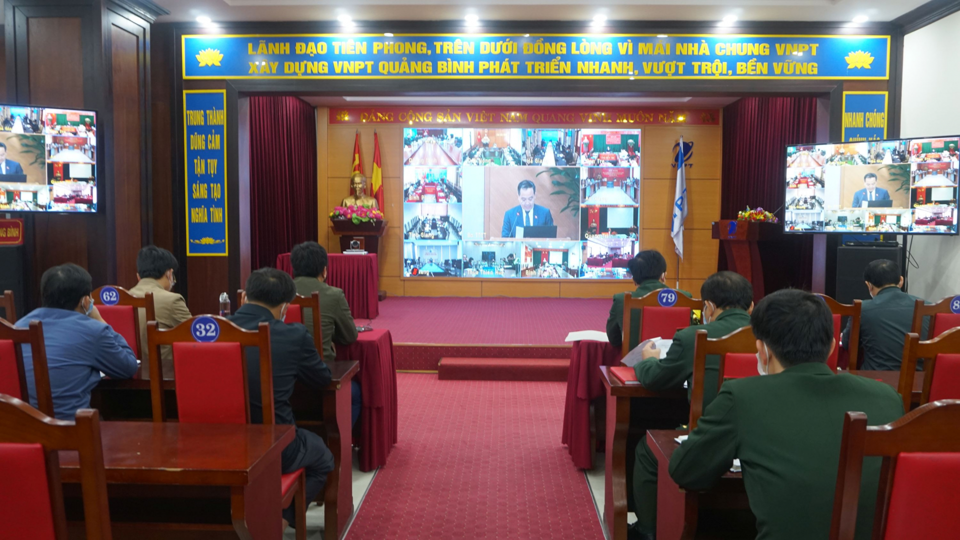 Các đại biểu tham dự tại điểm cầu Quảng Bình.
