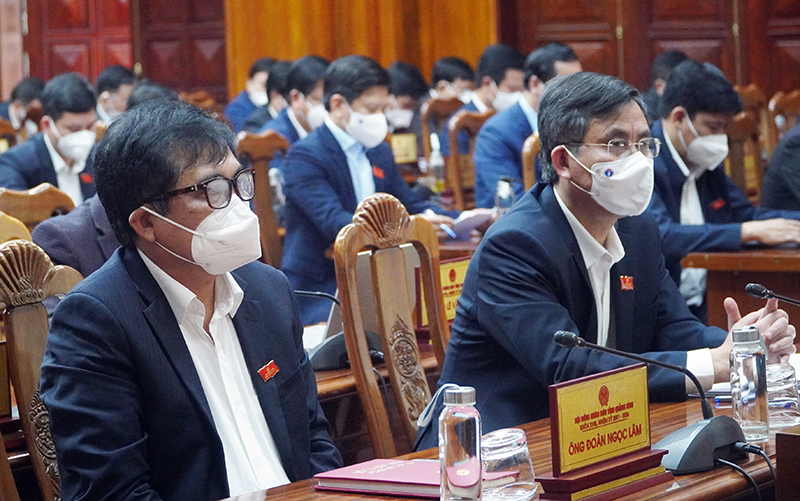 Đại biểu dự kỳ họp.