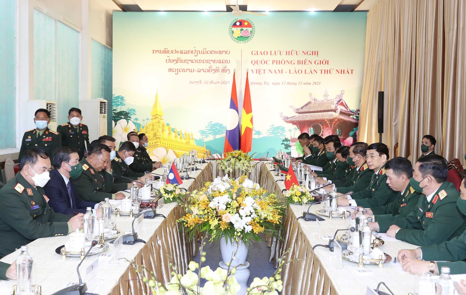 Đồng chí Đại tướng Phan Văn Giang, Ủy viên Bộ Chính trị, Phó Bí thư Quân ủy Trung ương, Bộ trưởng Bộ Quốc phòng Việt Nam và Đại tướng Chansamone Chanyalath, Ủy viên Bộ Chính trị Ban Chấp hành Đảng nhân dân Cách mạng Lào, Phó Thủ tướng Chính phủ, Bộ trưởng Bộ Quốc phòng Lào, đồng chủ trì Hội đàm Quốc phòng giữa hai nước.