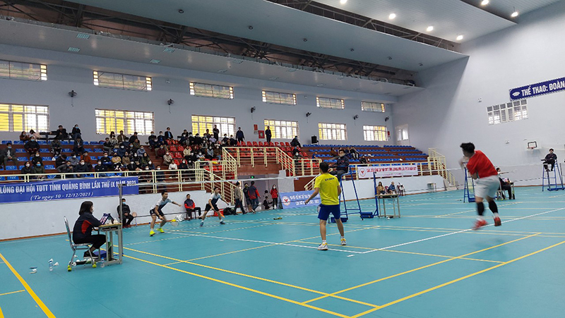 ác VĐV tranh tài trận chung kết đôi nam.