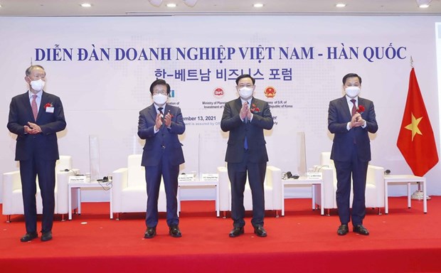 Chủ tịch Quốc hội Vương Đình Huệ và Chủ tịch Quốc hội Hàn Quốc Park Byeong-seug với các đại biểu. (Ảnh: Doãn Tấn/TTXVN)
