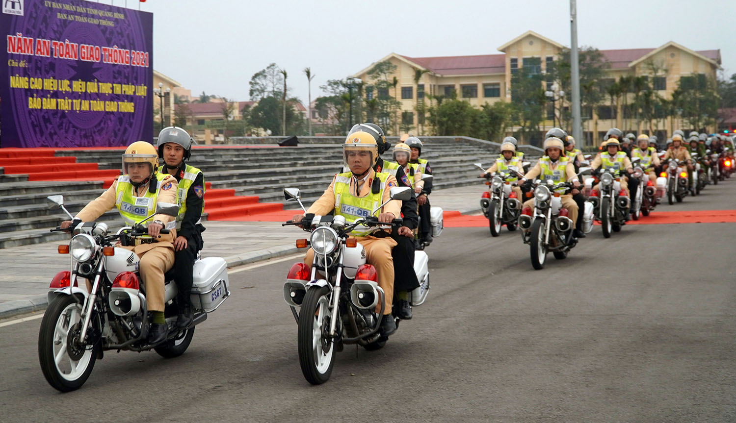  Lực lượng chức năng nỗ lực hoàn thành mục tiêu năm 2021 giảm 5-10% TNGT trên cả 3 tiêu chí  (Ảnh chụp trước thời điểm dịch Covid-19 bùng phát).