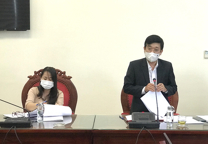 Đại diện Ban Thường vụ Hội Chữ thập đỏ tỉnh báo cáo công tác chuẩn bị Đại hội Hội Chữ thập đỏ tỉnh, nhiệm kỳ 2021-2026.